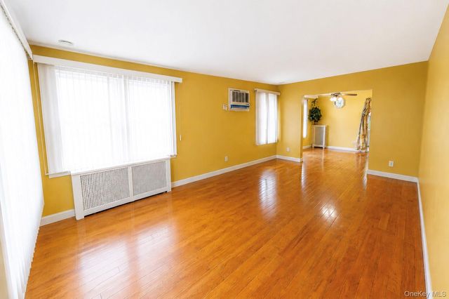 937 N 7th Street, New Hyde Park, NY 11040