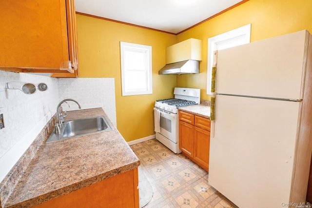 937 N 7th Street, New Hyde Park, NY 11040