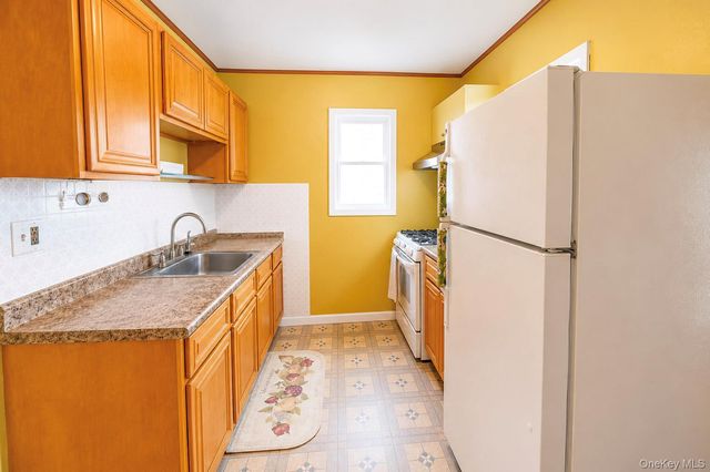 937 N 7th Street, New Hyde Park, NY 11040