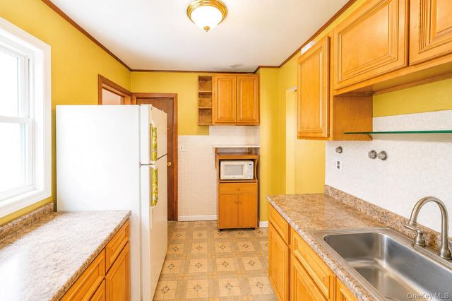 937 N 7th Street, New Hyde Park, NY 11040
