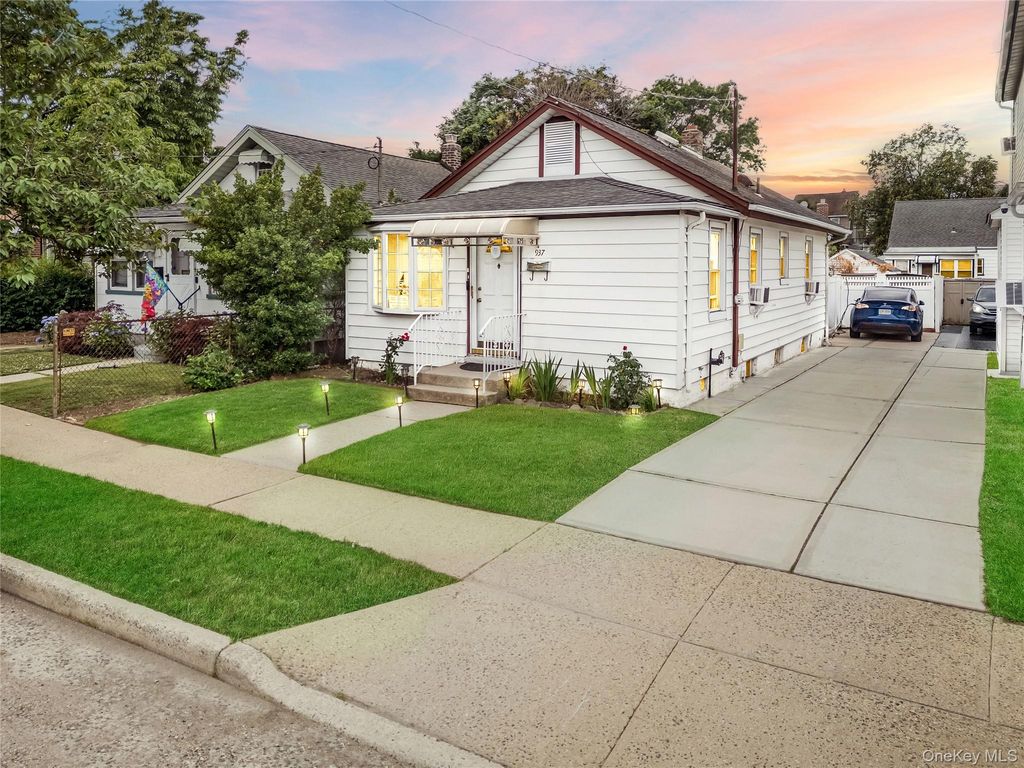 937 N 7th Street, New Hyde Park, NY 11040