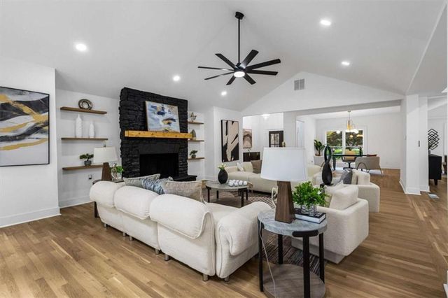 8920 Huntcliff Trce, Atlanta, GA 30350