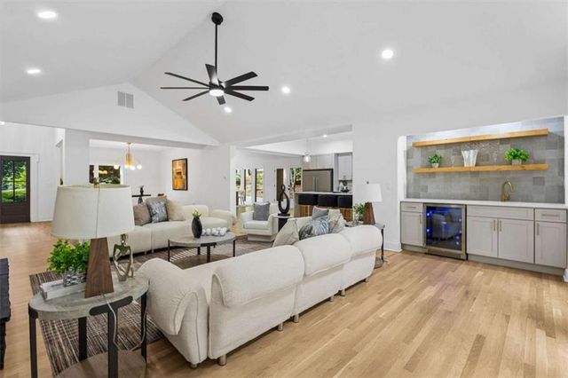 8920 Huntcliff Trce, Atlanta, GA 30350