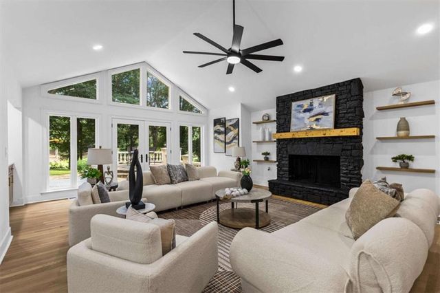 8920 Huntcliff Trce, Atlanta, GA 30350