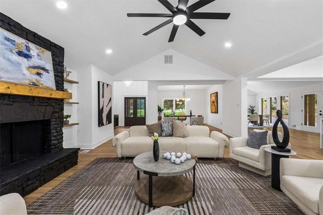 8920 Huntcliff Trce, Atlanta, GA 30350