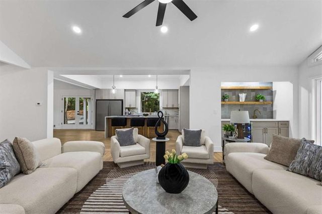 8920 Huntcliff Trce, Atlanta, GA 30350