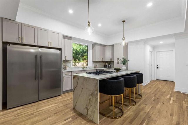 8920 Huntcliff Trce, Atlanta, GA 30350