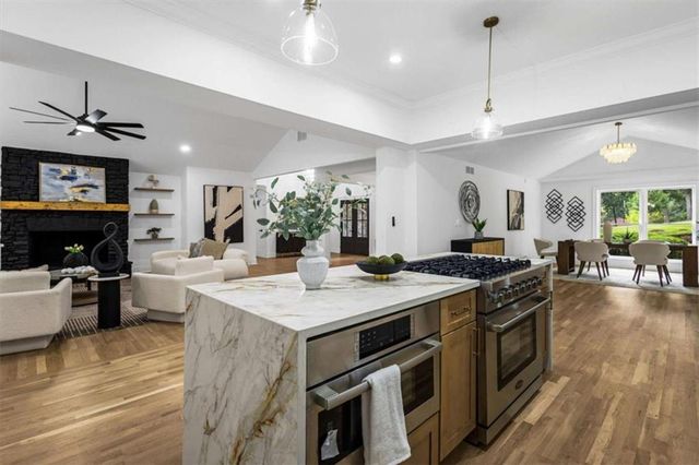 8920 Huntcliff Trce, Atlanta, GA 30350