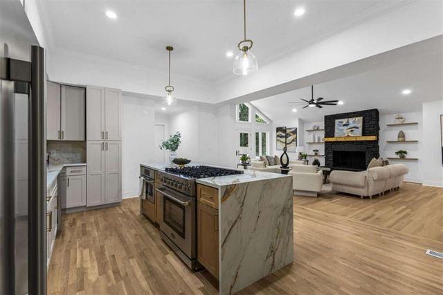 8920 Huntcliff Trce, Atlanta, GA 30350