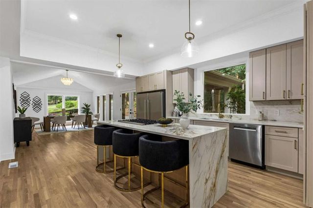 8920 Huntcliff Trce, Atlanta, GA 30350