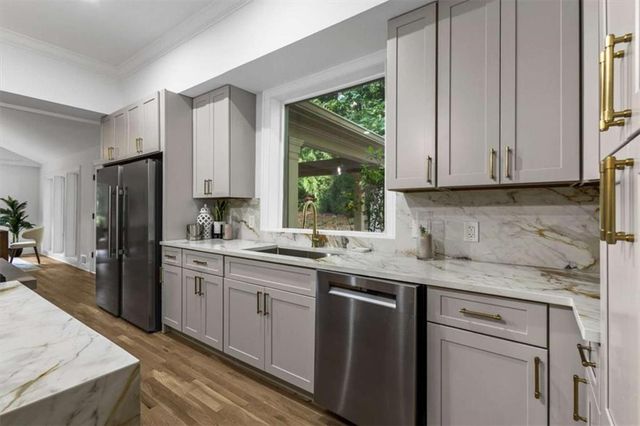 8920 Huntcliff Trce, Atlanta, GA 30350