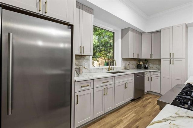 8920 Huntcliff Trce, Atlanta, GA 30350