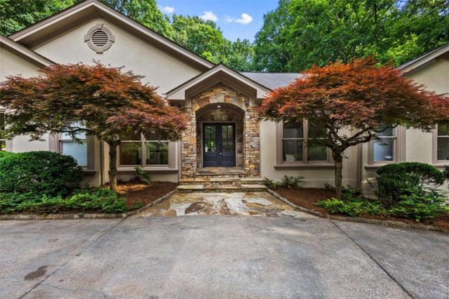 8920 Huntcliff Trce, Atlanta, GA 30350