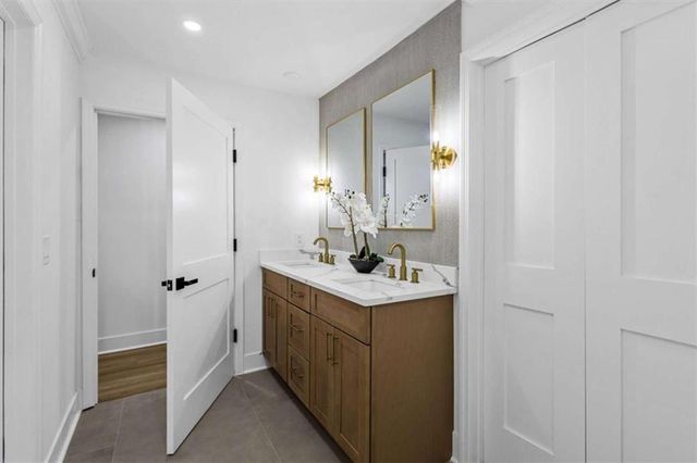 8920 Huntcliff Trce, Atlanta, GA 30350