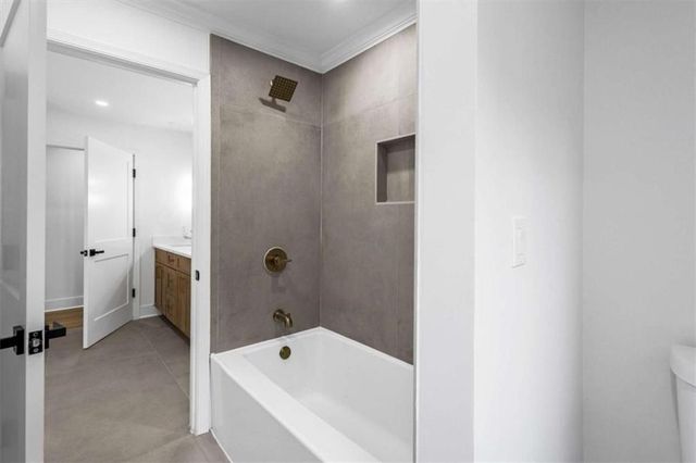 8920 Huntcliff Trce, Atlanta, GA 30350