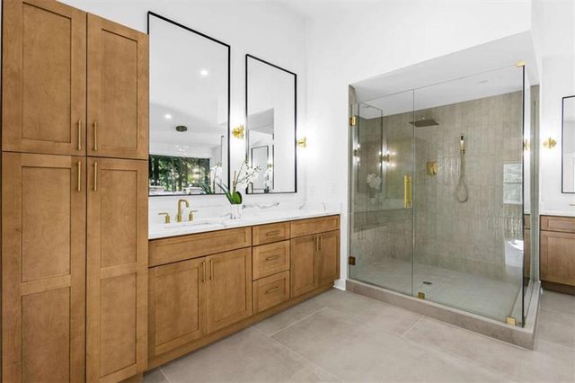 8920 Huntcliff Trce, Atlanta, GA 30350