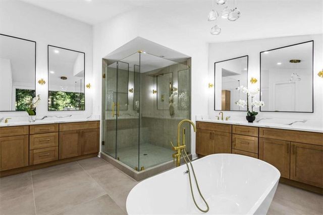 8920 Huntcliff Trce, Atlanta, GA 30350