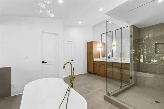 8920 Huntcliff Trce, Atlanta, GA 30350