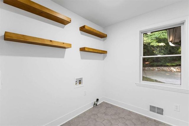 8920 Huntcliff Trce, Atlanta, GA 30350