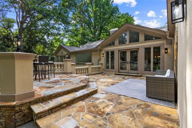 8920 Huntcliff Trce, Atlanta, GA 30350