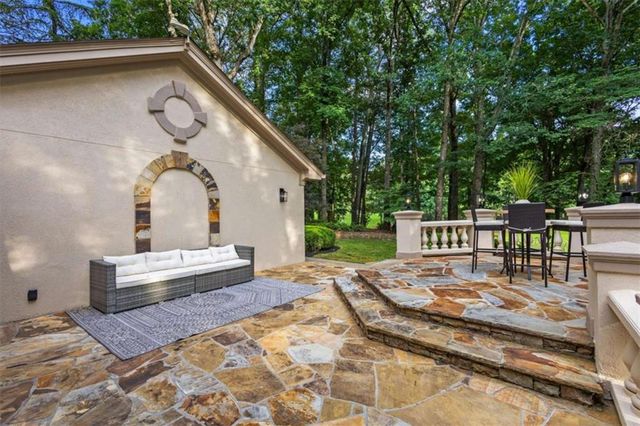 8920 Huntcliff Trce, Atlanta, GA 30350