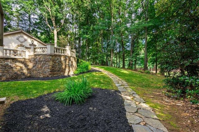 8920 Huntcliff Trce, Atlanta, GA 30350