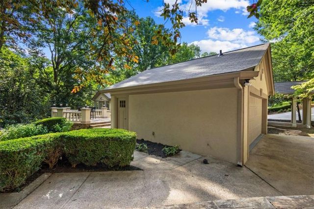 8920 Huntcliff Trce, Atlanta, GA 30350