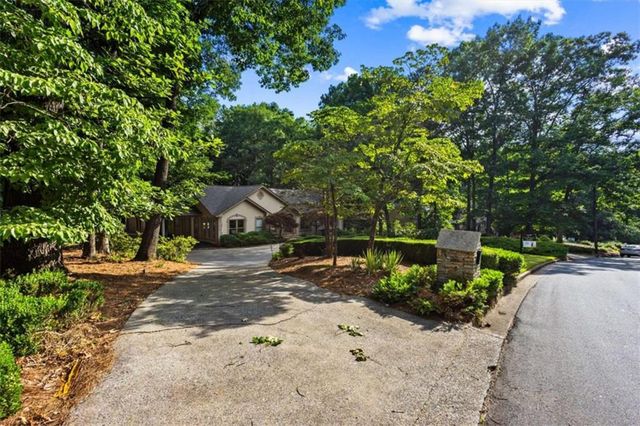 8920 Huntcliff Trce, Atlanta, GA 30350