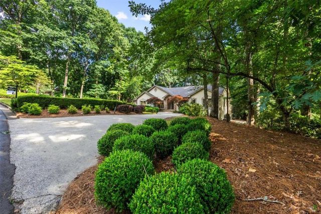 8920 Huntcliff Trce, Atlanta, GA 30350