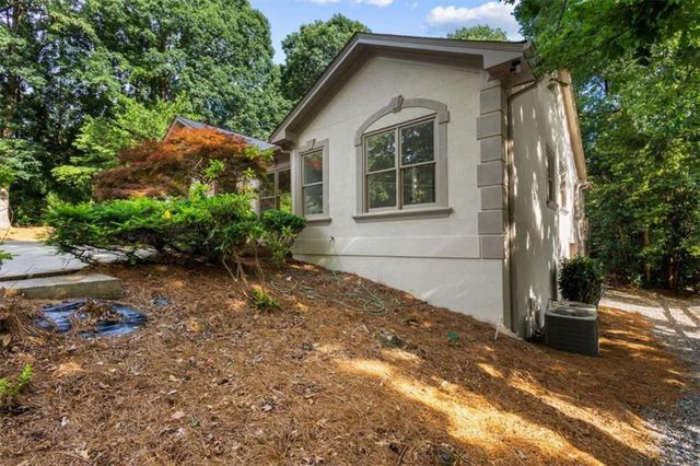 8920 Huntcliff Trce, Atlanta, GA 30350