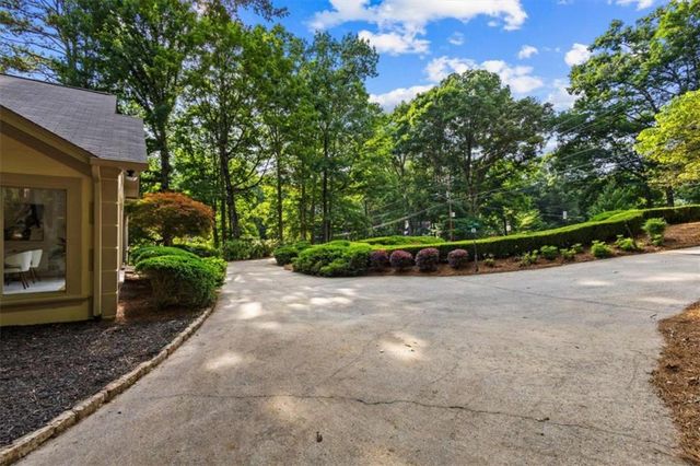 8920 Huntcliff Trce, Atlanta, GA 30350
