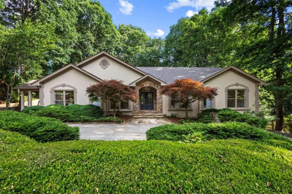 8920 Huntcliff Trce, Atlanta, GA 30350