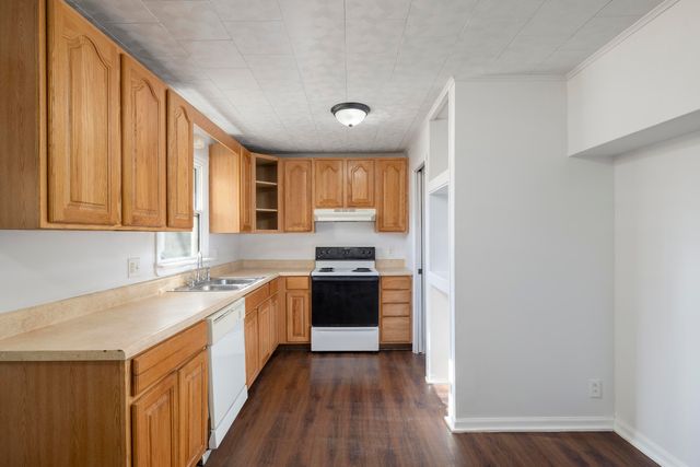 1632 W Berkeley Street, Springfield, MO 65807