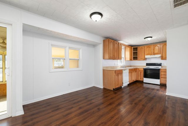 1632 W Berkeley Street, Springfield, MO 65807