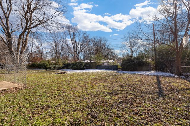 1632 W Berkeley Street, Springfield, MO 65807