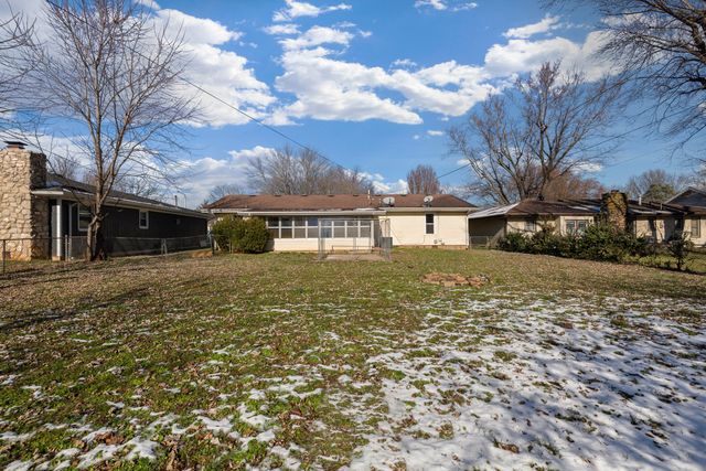 1632 W Berkeley Street, Springfield, MO 65807