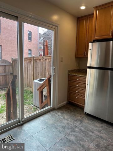 529 COLECROFT CT, Alexandria, VA 22314