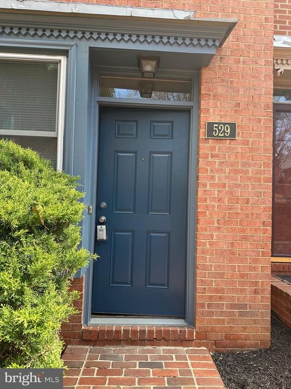 529 COLECROFT CT, Alexandria, VA 22314