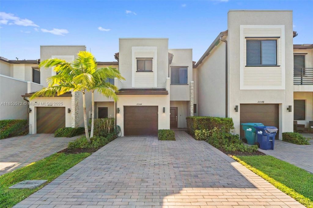 20544 NE 5th Pl, Miami, FL 33179