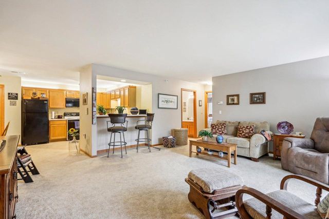 9312 W Loomis ROAD #4, Franklin, WI 53132
