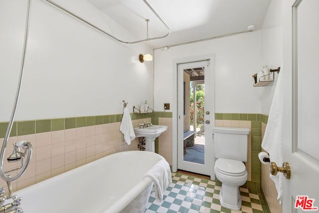 4960 College View Avenue, Los Angeles, CA 90041