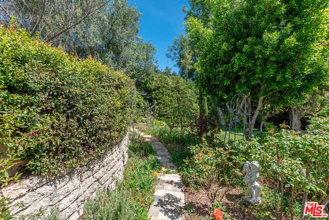 4960 College View Avenue, Los Angeles, CA 90041