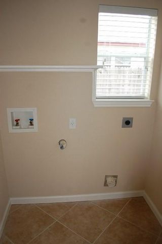 205 E Mitchell DR, Hutto, TX 78634