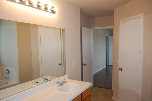 205 E Mitchell DR, Hutto, TX 78634