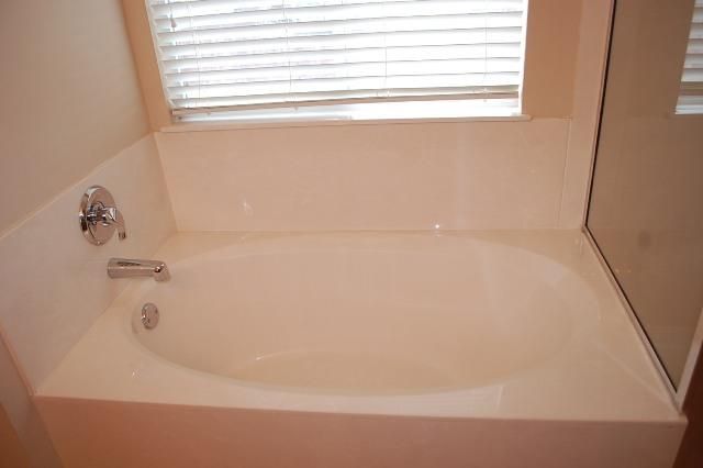 205 E Mitchell DR, Hutto, TX 78634