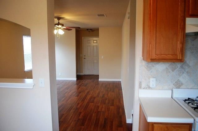 205 E Mitchell DR, Hutto, TX 78634