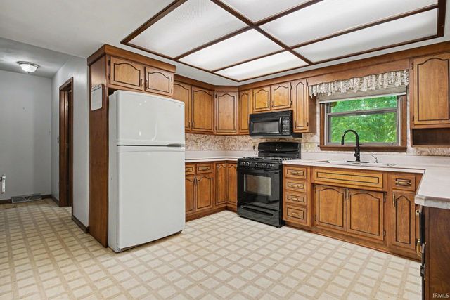 59046 County Road 9 Road, Elkhart, IN 46517