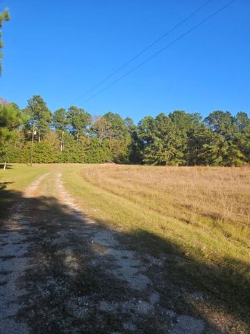 655 Colony Park Dr Trinity Drive, Trinity, TX 75862