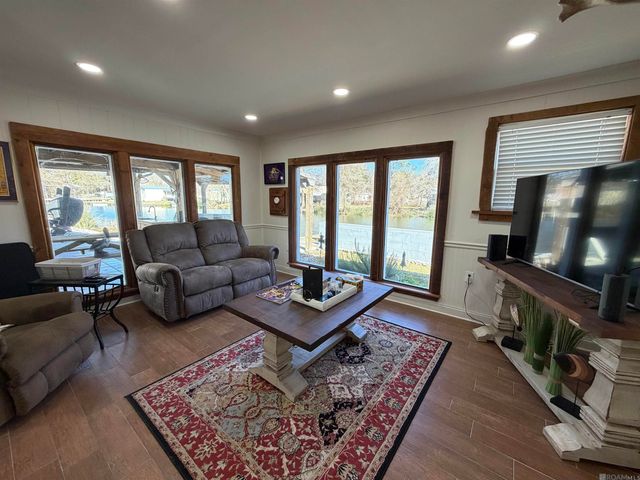 4993 Pecan Ln, Jarreau, LA 70749
