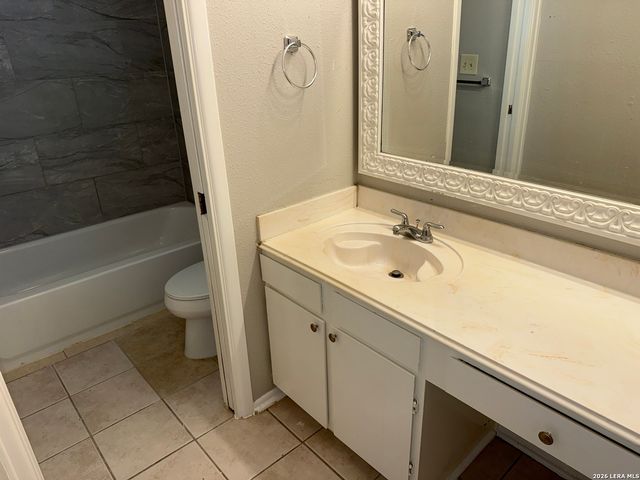 8111 Rain Forest Drive, San Antonio, TX 78239